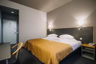 Отель Centrum Hotel Viljandi Вильянди Двухместный номер Делюкс с 1 кроватью или 2 отдельными кроватями-1